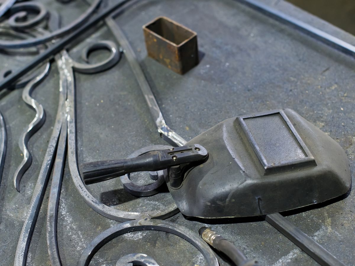 Jak efektywnie chronić metalowe elementy instalacji basenowych przed korozją